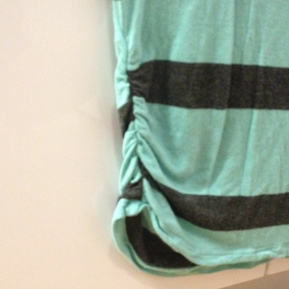 Scoop neck Shirt, size Medium. - Picture 2 of 2