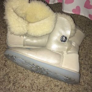 Ugg "I Do" Bailey button bling size 8