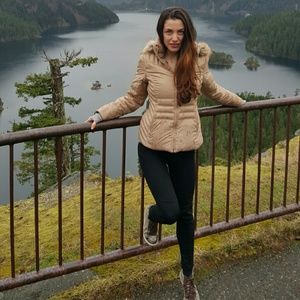 Meet your Posher, Aneliya