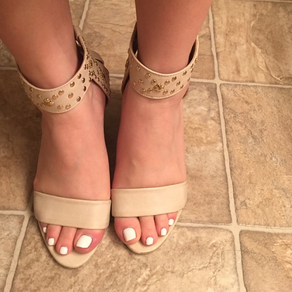 Beautiful gold embellished nude heels size 7