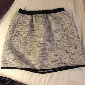 Wilfred brand black and white skirt size 4