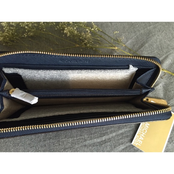 ✨Last Chance✨NWT Navy Michael Kors Jet Set Wallet - Picture 3 of 4
