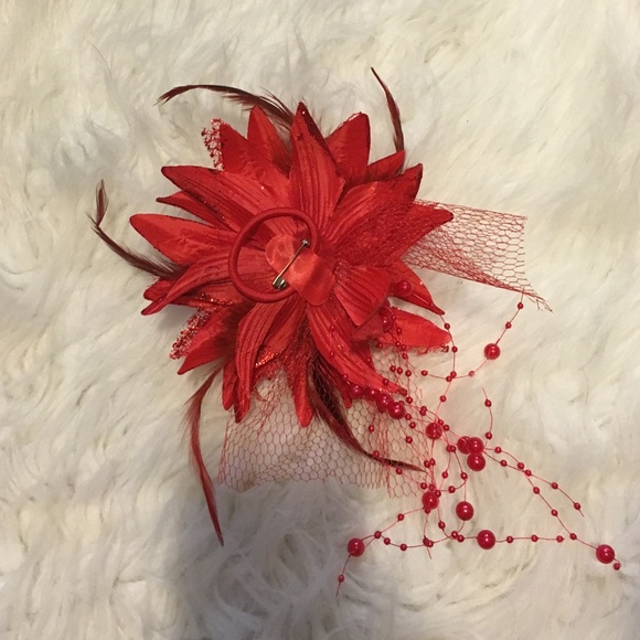 Gorgeous Red Flower Accessory - Picture 3 of 3