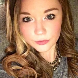 Meet your Posher, Maura