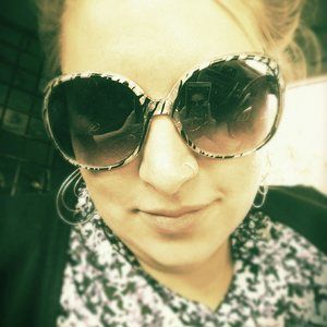 Meet your Posher, Holly