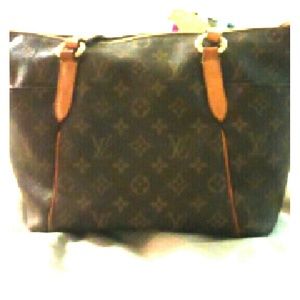 Louis Vuitton shoulder bag Louis Vuitton shoulder bag