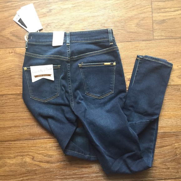 Dark High Wasted Jeans - Picture 3 of 4