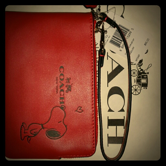 Coach snoopy wristlet