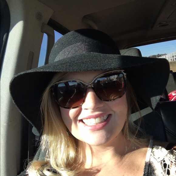 Meet your Posher, Jami - Picture 1 of 1