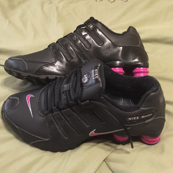 black pink womens nike shoes