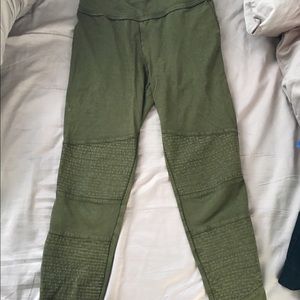 NORDSTROM army green legging wth details