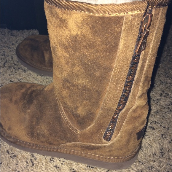 Hardly worn UGG boots - Picture 2 of 4
