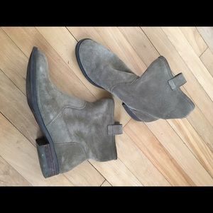 SOLE SOCIETY olive green suede booties