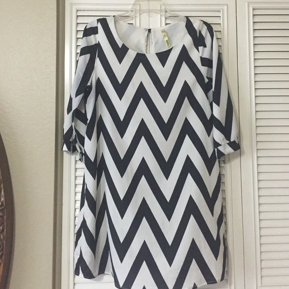 Super Cute black/white Chevron dress