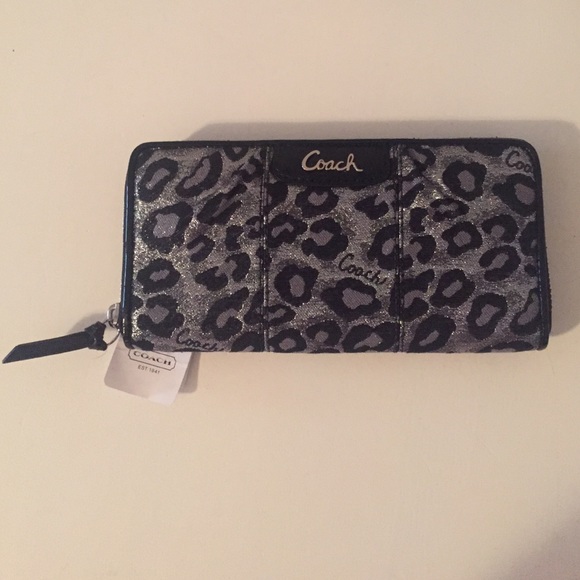 COACH WALLET TAGS ATTACHED 👛