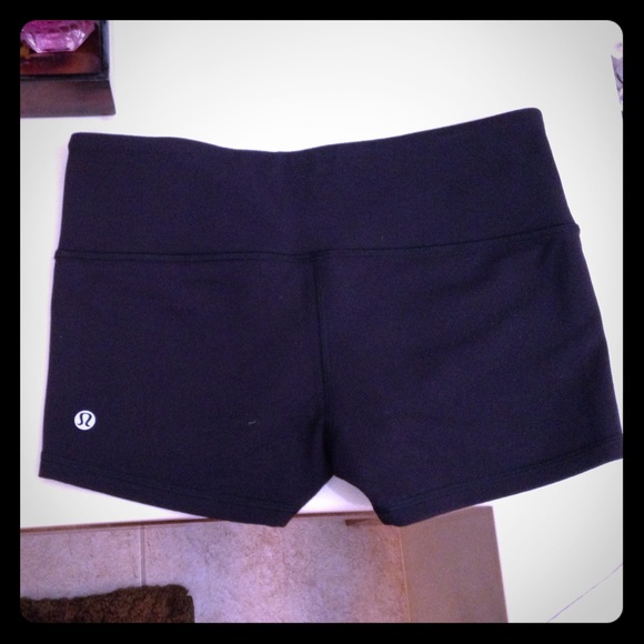 Lululemon black boogie shorts
