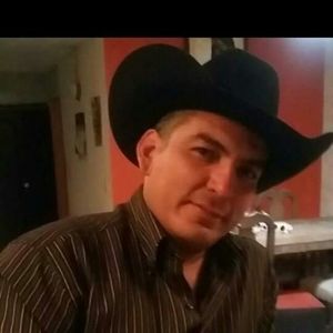 Meet your Posher, Hector moises