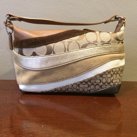 ⭐️Authentic Coach Signature Soho Top Handle Tote⭐️