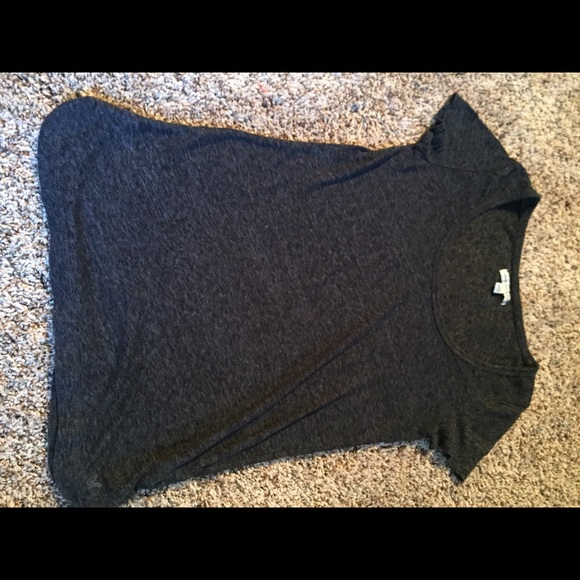 gray American eagle shirt