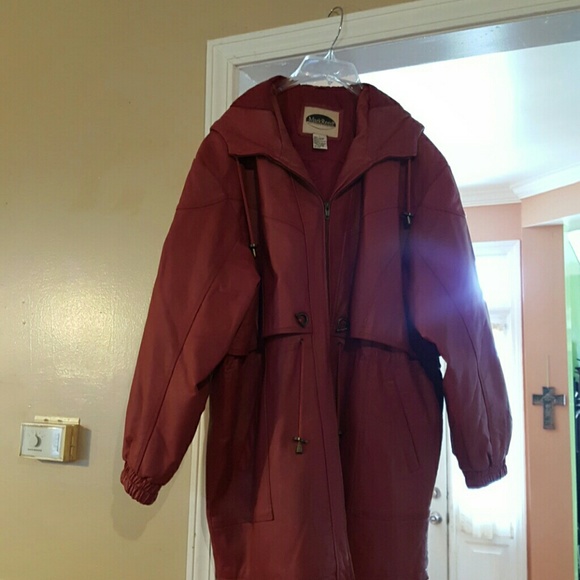 Women's gorgeous leather coat in red or black