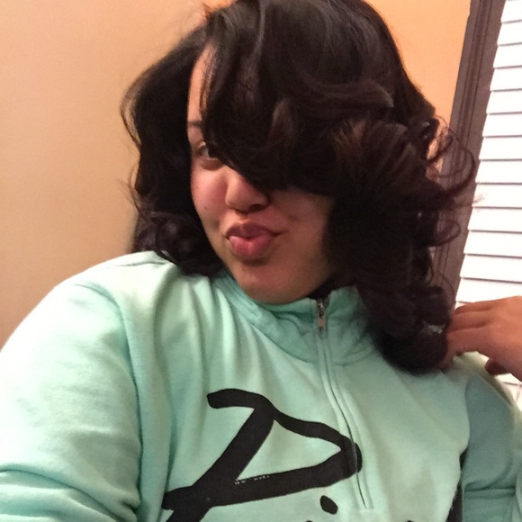 Meet your Posher, Nikeisha