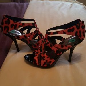 Coral lepord heels