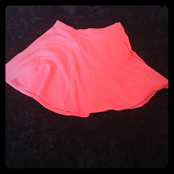 Sporty mink skirt in coral!