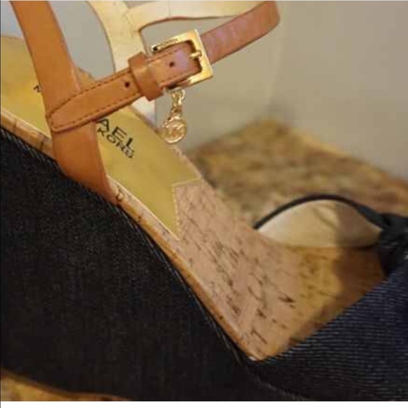 Brand new in box Michael Kors benji wedges size 9 - Picture 4 of 4