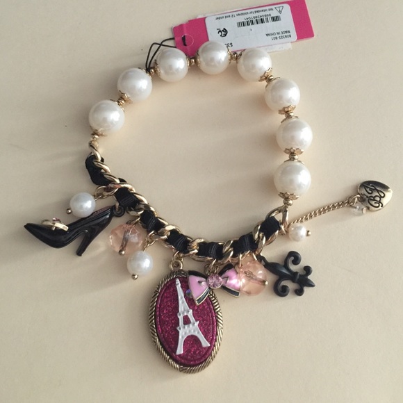 Betsey Johnson Jewelry - 🎉Betsey Johnson bracelet🗼