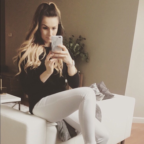 Meet your Posher, Stephanie - Picture 3 of 3