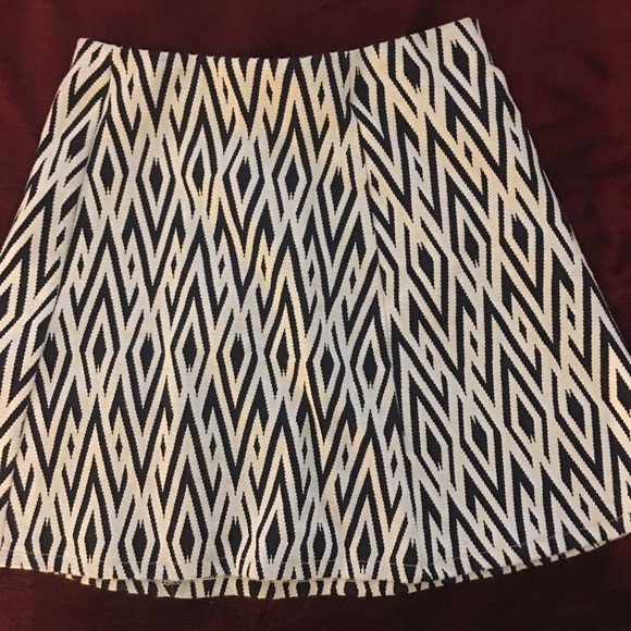 Zara Dresses & Skirts - Zara skirt 0-2