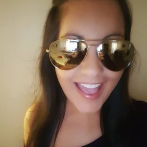 Meet your Posher, Carmie