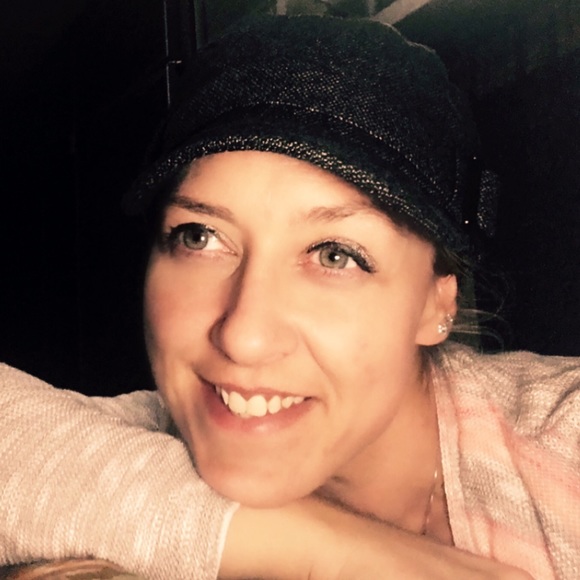 Meet your Posher, Amy - Picture 3 of 3