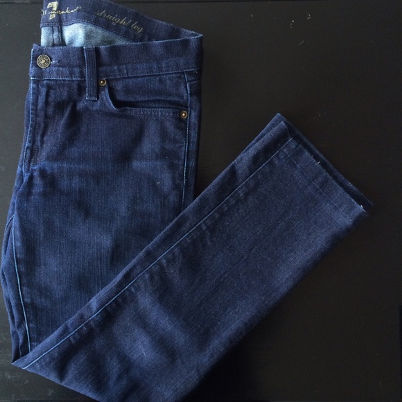 Like new Seven For All Mankind straight leg jeans!