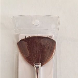 Elf Fan Brush