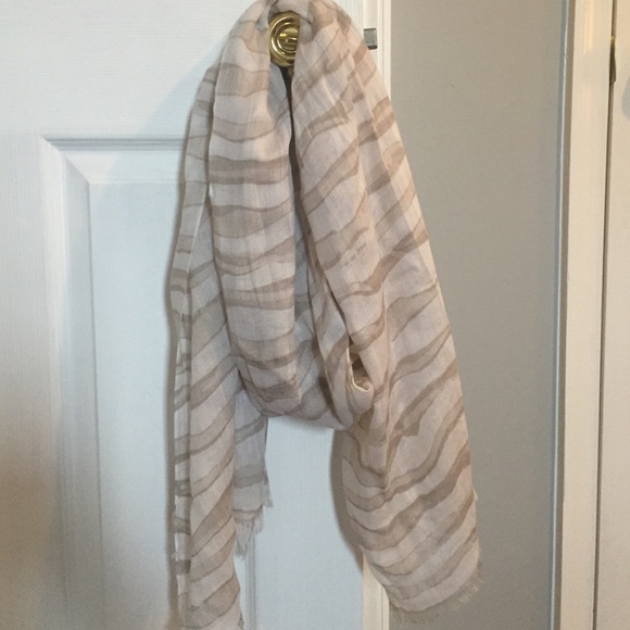 Tan & cream/white scarf