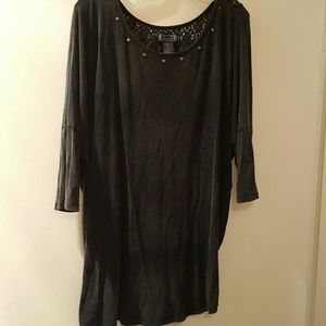 Shyanne brand tunic style top