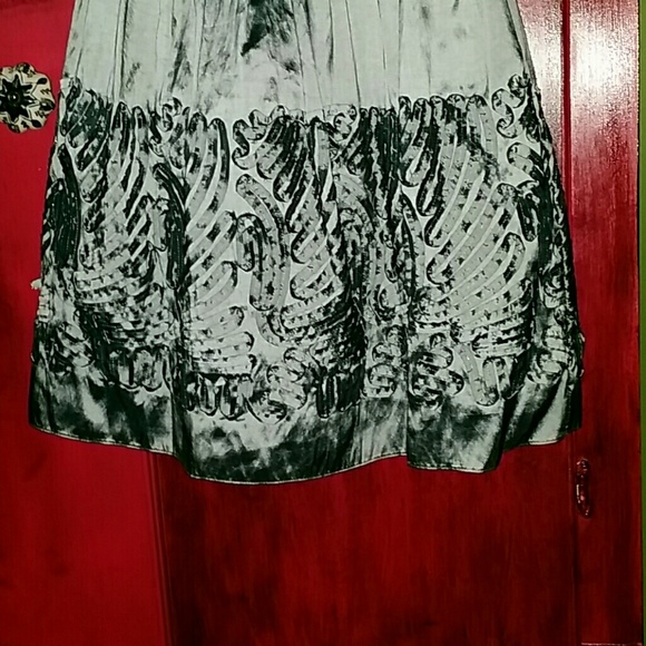 Dress - Picture 2 of 2