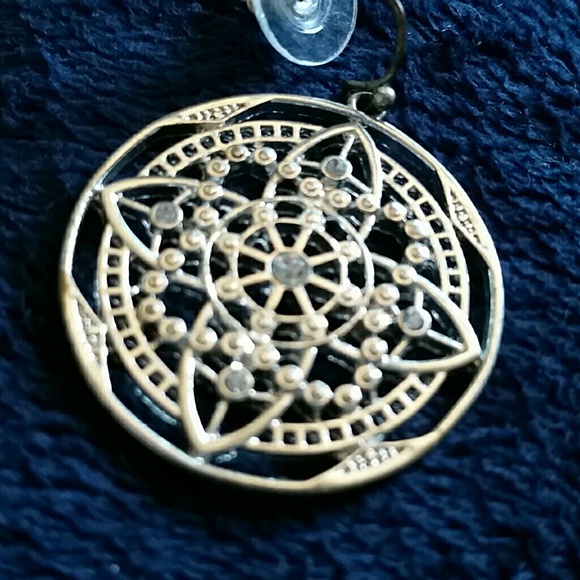 Jewely Design-Hoop Earrings - Picture 2 of 2