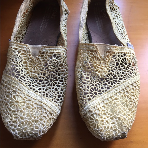 Yellow Lace Toms 8.5