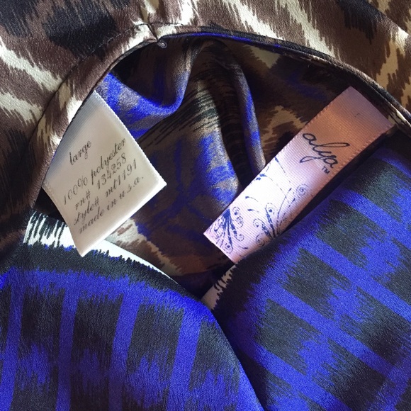 🎀Flash Sale🎀 Tribal Print Top - Picture 3 of 4