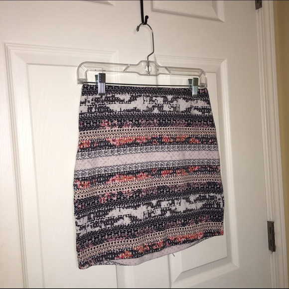 BCBGeneration high waisted skirt. - Picture 2 of 4