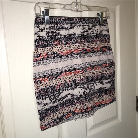 BCBGeneration high waisted skirt. - Picture 3 of 4