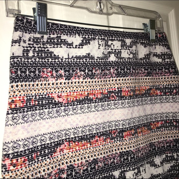 BCBGeneration high waisted skirt. - Picture 4 of 4