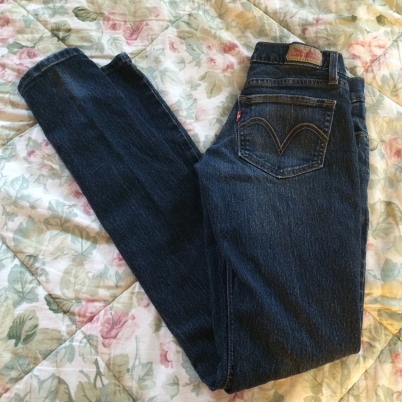 💙Levis 524 Skinny Jeans💙