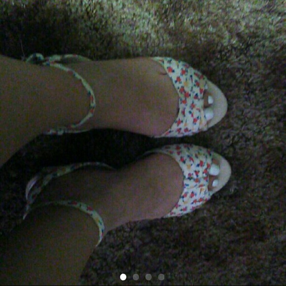 F21 wedge sandel