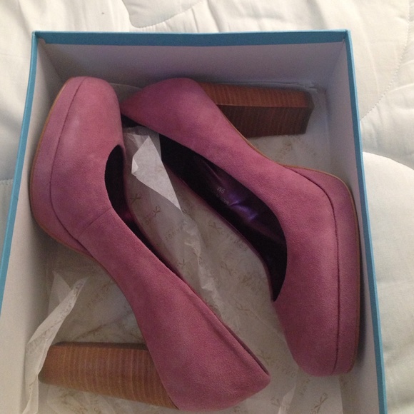 Exchange by Charles David shoes - Picture 3 of 3