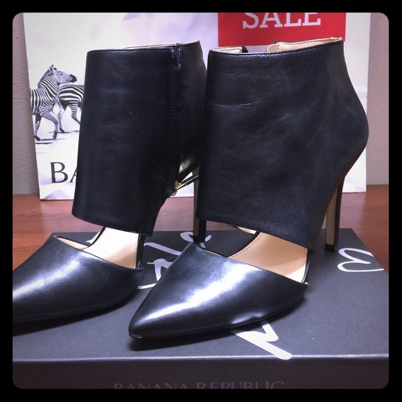 Banana Republic Black Leather Lexia Pumps