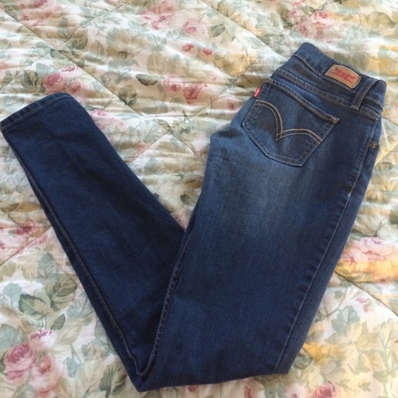 ✨💙Levi's 524 Skinny Jeans, Size 4💙✨