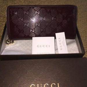 ***HOLD*** Authentic Gucci Zip around wallet